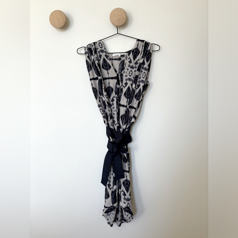Ulla Johnson silk dress in mint condition - perfect for the summer!!